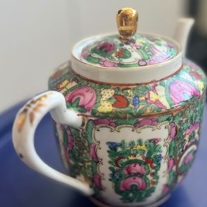 Circa 1960s ACF Rose Medallion Teapot, Hong Kong